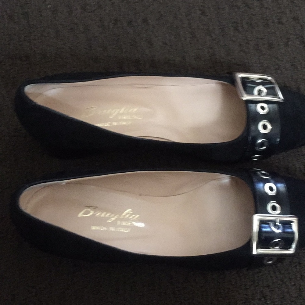 Black leather and suede pumps.